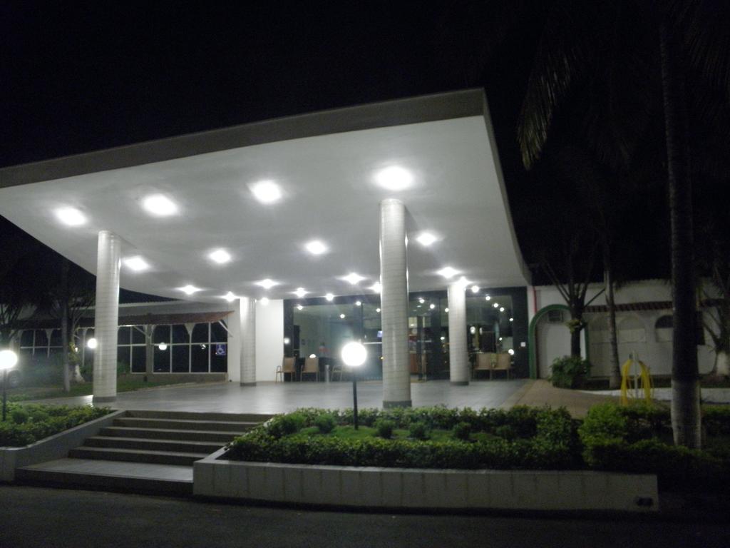 Rio Claro Plaza Hotel Exteriör bild